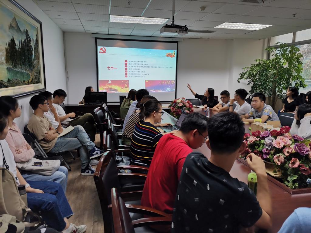 说明: //xiaoyuanwang.xiaobaocine.com/__local/C/60/90/BE4F0D17578AFABF1B901C1E78B_3F743DD3_1D9F7.jpg